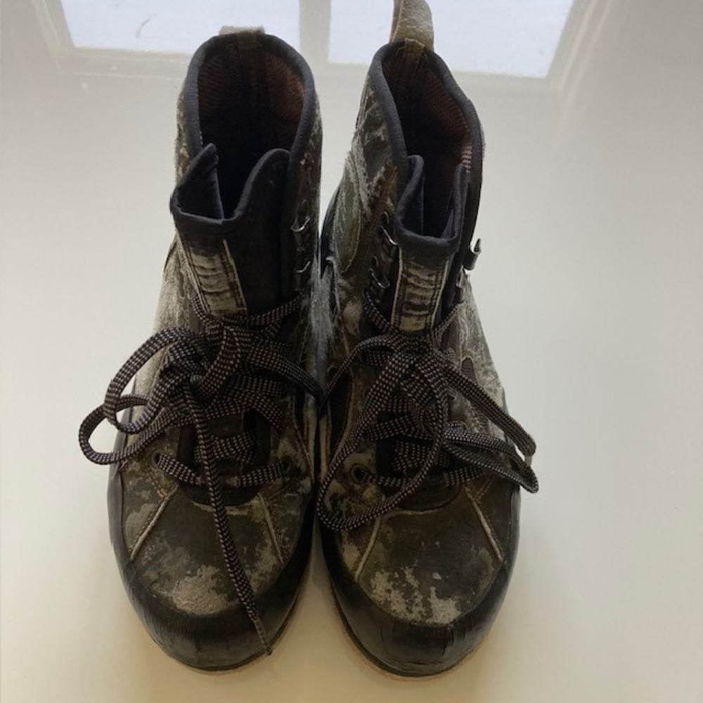 Patagonia Camo Fishing Boots With Felt Soles